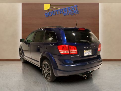 Used 2019 Dodge Journey SE image 2
