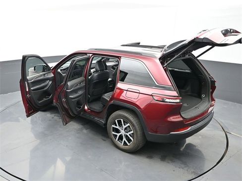 Used 2024 Jeep Grand Cherokee Limited w/ Trailer Tow Package image 27