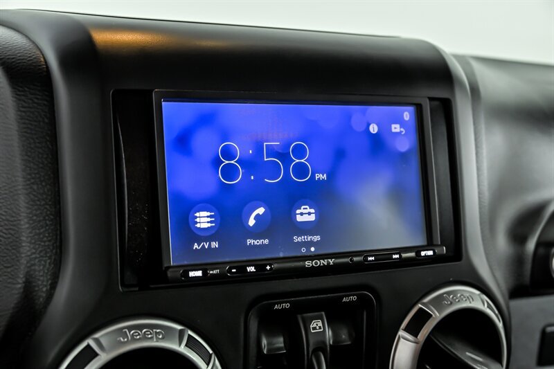 Used 2014 Jeep Wrangler Unlimited Sahara w/ Dual Top Group AWD/4WD image 21