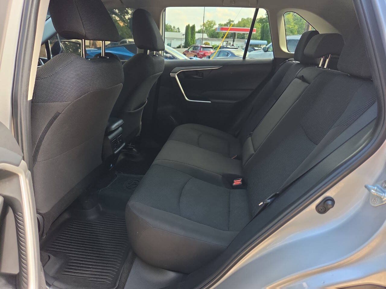 Used 2023 Toyota RAV4 LE AWD/4WD image 17