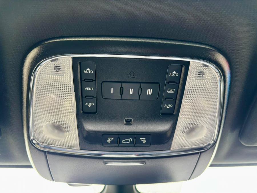 Used 2020 Jeep Grand Cherokee Overland AWD/4WD image 26