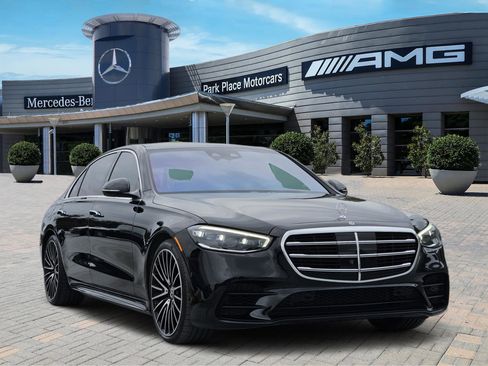 Used 2022 Mercedes-Benz S 580 4MATIC Sedan image 2