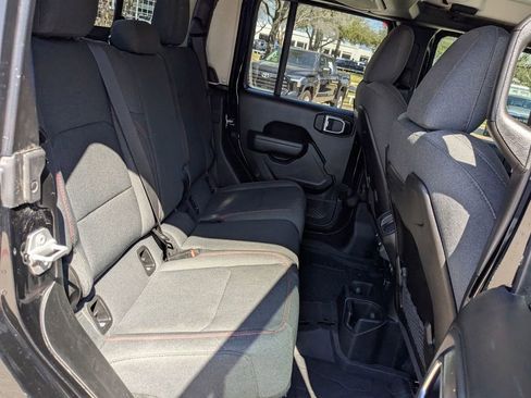 Used 2025 Jeep Gladiator Rubicon AWD/4WD image 24