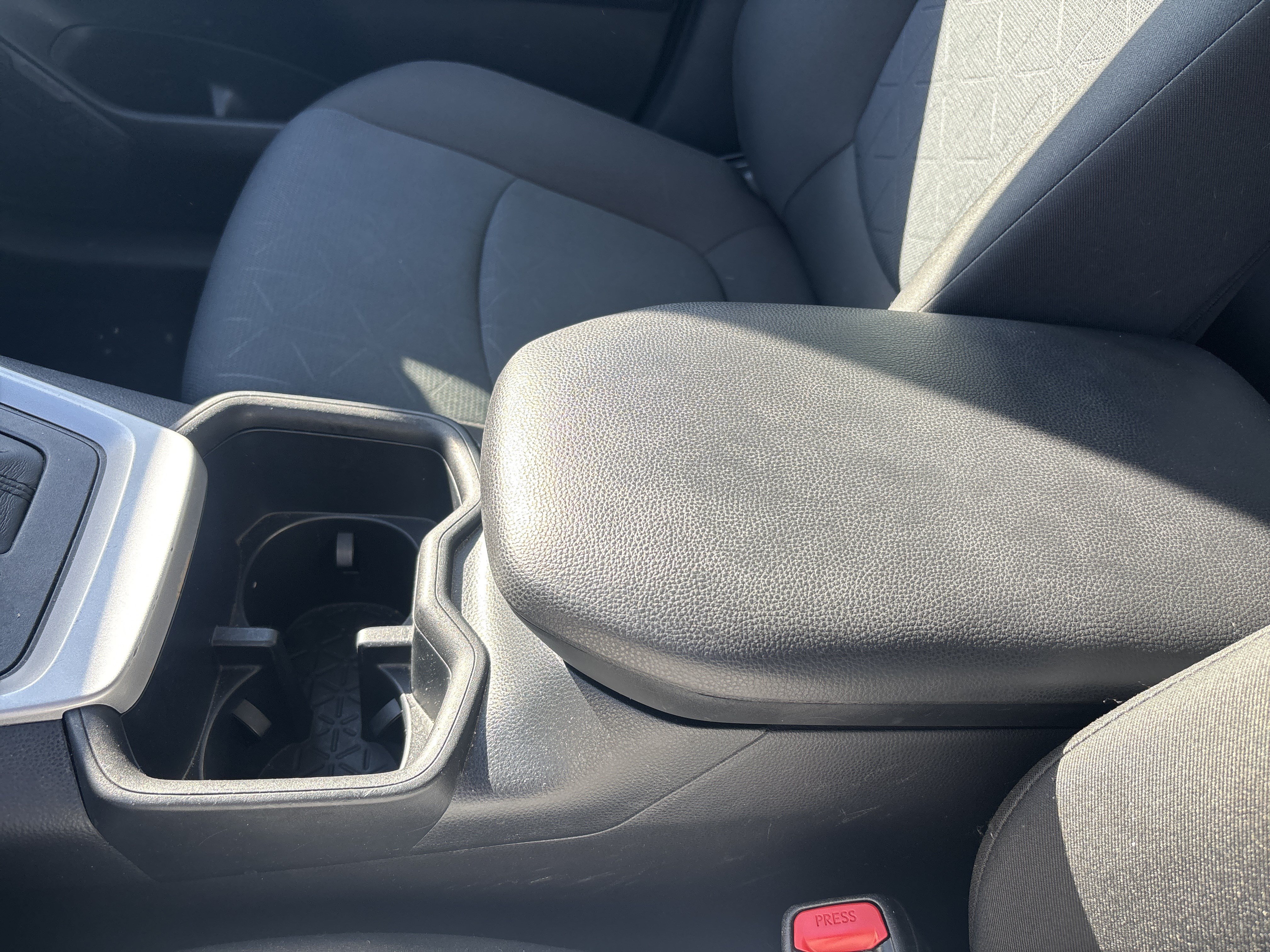 Used 2025 Toyota RAV4 XLE AWD/4WD image 19