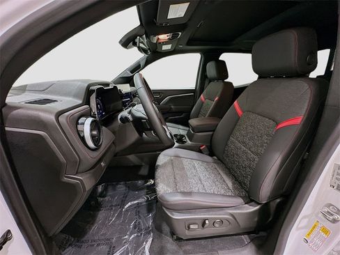 Used 2024 Chevrolet Colorado Z71 w/ Z71 Convenience Package 2 image 22