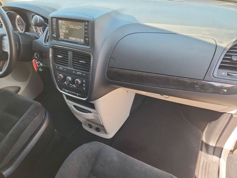 Used 2018 Dodge Grand Caravan SE FWD image 24