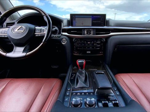 Used 2016 Lexus LX 570 4WD w/ Luxury Package image 15