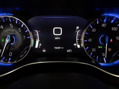 Used 2020 Chrysler Pacifica Limited image 32