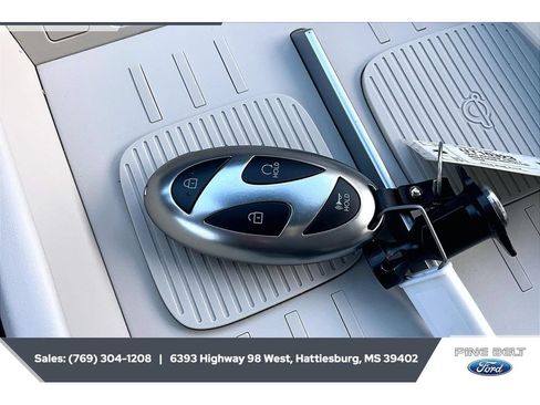 Used 2025 Hyundai Santa Fe Calligraphy AWD/4WD image 9