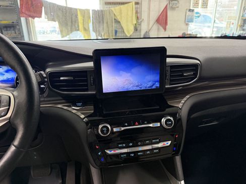 Used 2022 Ford Explorer Limited w/ Hybrid Equipment Group 310A image 19