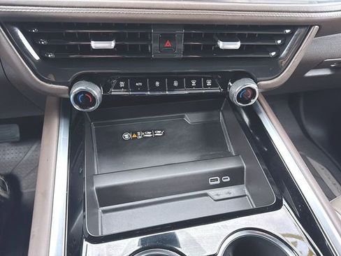 Used 2025 Chevrolet Suburban LT w/ Comfort Package image 18