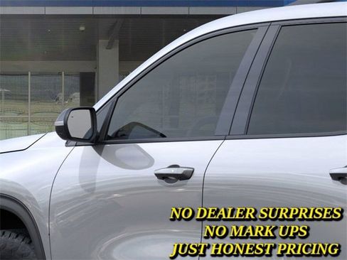 New 2026 Chevrolet Traverse Z71 w/ Driver Confidence Package image 12