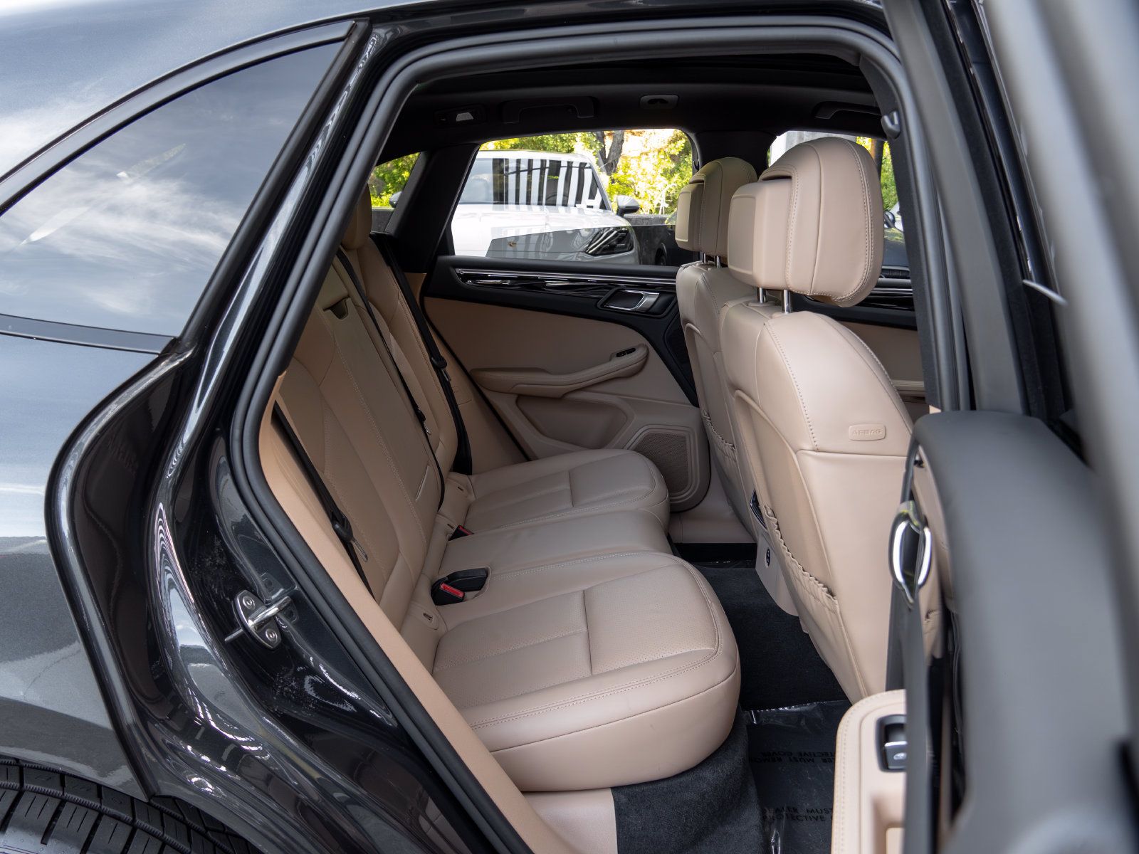Certified 2023 Porsche Macan AWD/4WD image 49