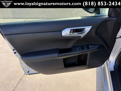 Used 2013 Lexus CT 200h FWD image 16
