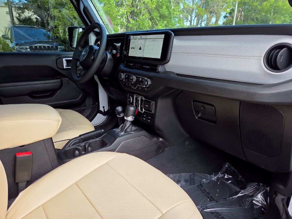 Used 2024 Jeep Gladiator Sport AWD/4WD image 14
