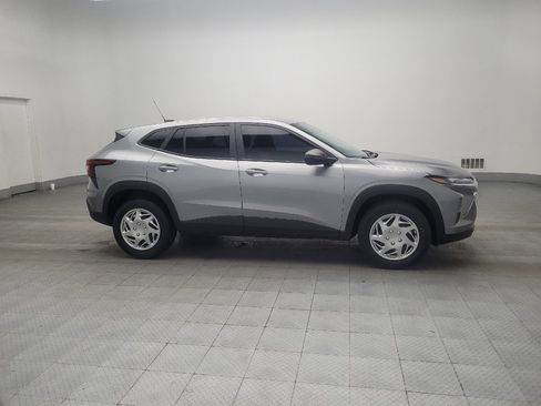 Used 2024 Chevrolet Trax LS image 11