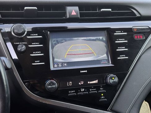 Used 2020 Toyota Camry SE w/ Convenience Package FWD image 15