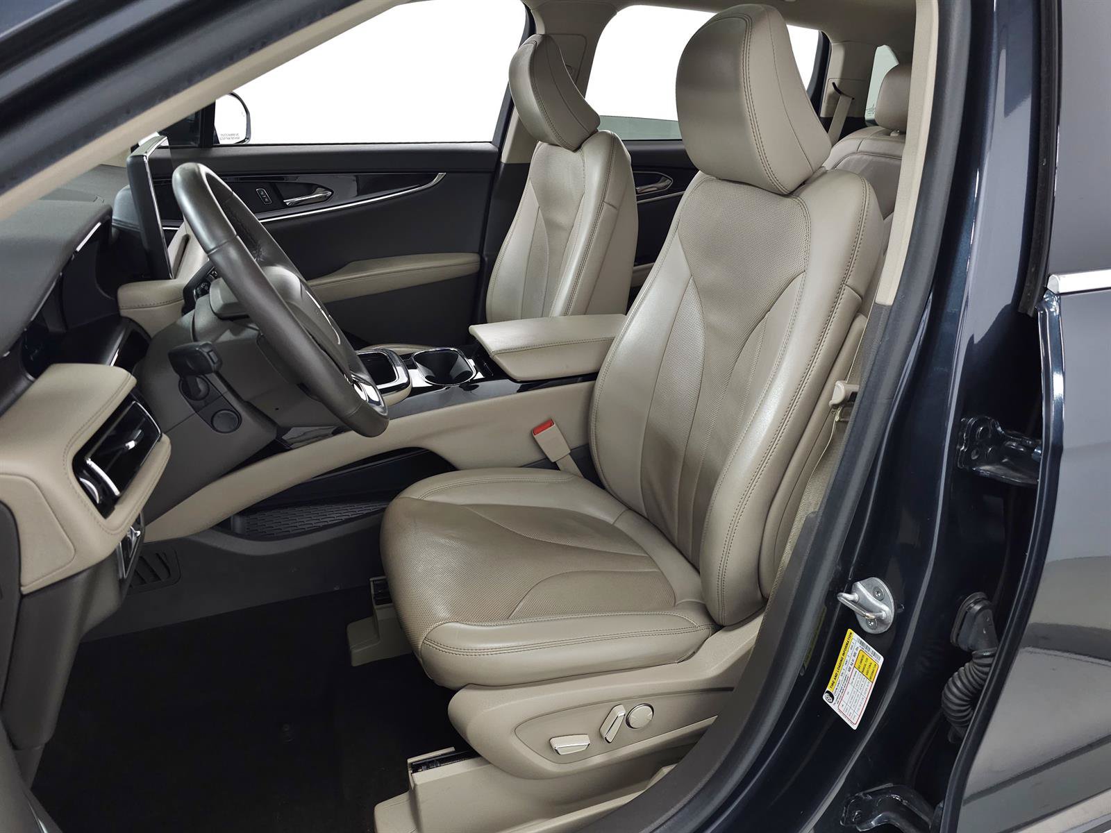 Used 2021 Lincoln Nautilus Reserve AWD/4WD image 16