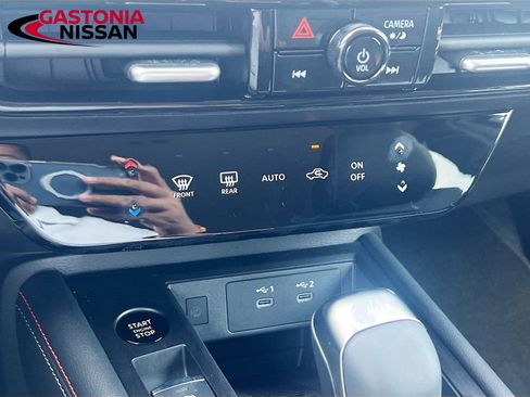 Used 2026 Nissan Kicks SR FWD image 19