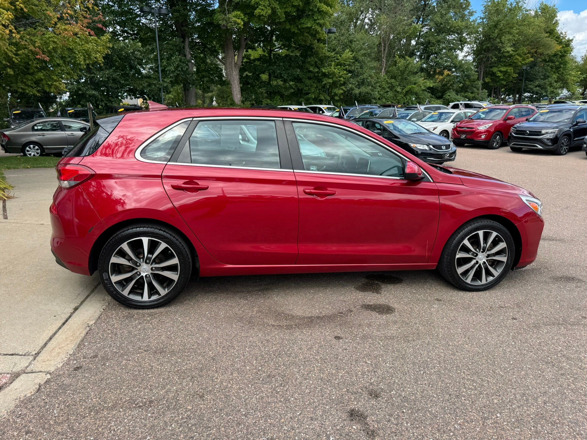 Used 2018 Hyundai Elantra GT FWD image 8