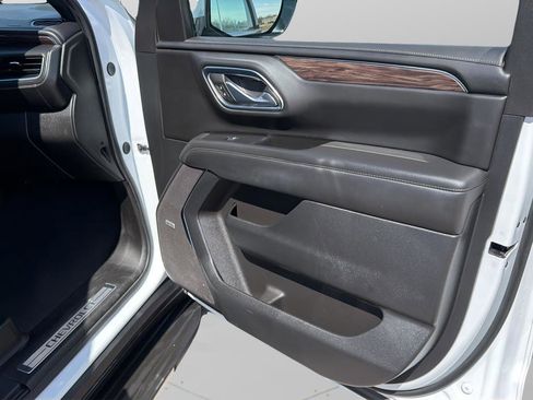 Used 2024 Chevrolet Suburban LT RWD image 10