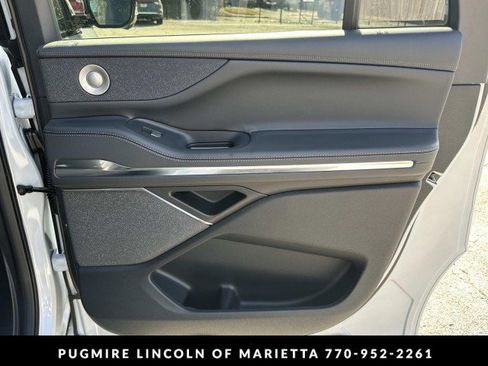 New 2025 Lincoln Navigator L Reserve w/ Jet Appearance Package image 16