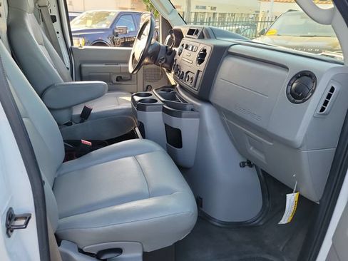 Certified 2019 Ford E-350 and Econoline 350 Super Duty RWD image 10