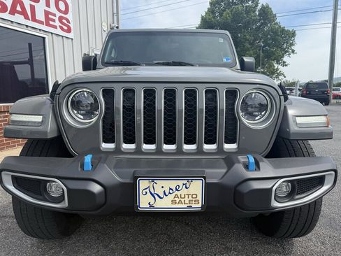 Used 2023 Jeep Wrangler Unlimited Sahara AWD/4WD image 3