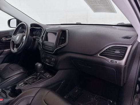 Used 2019 Jeep Cherokee Latitude Plus w/ Cold Weather Group AWD/4WD image 26
