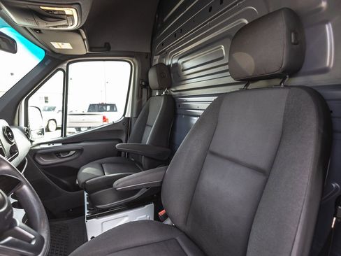 Used 2019 Freightliner Sprinter 3500 image 19