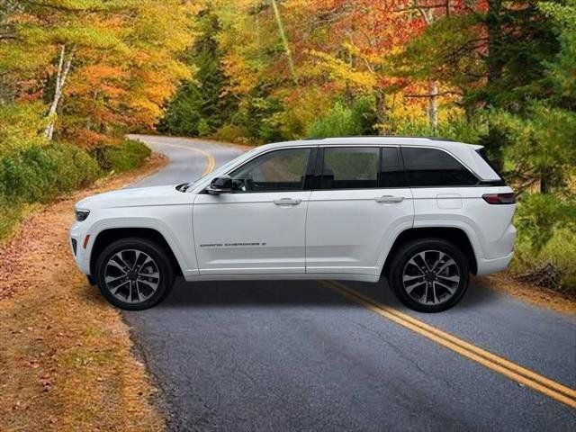 Certified 2023 Jeep Grand Cherokee Overland AWD/4WD image 8
