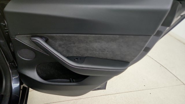 Used 2024 Tesla Model Y 2WD image 39