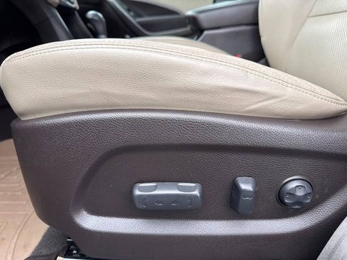 Used 2017 Hyundai Santa Fe Limited image 19