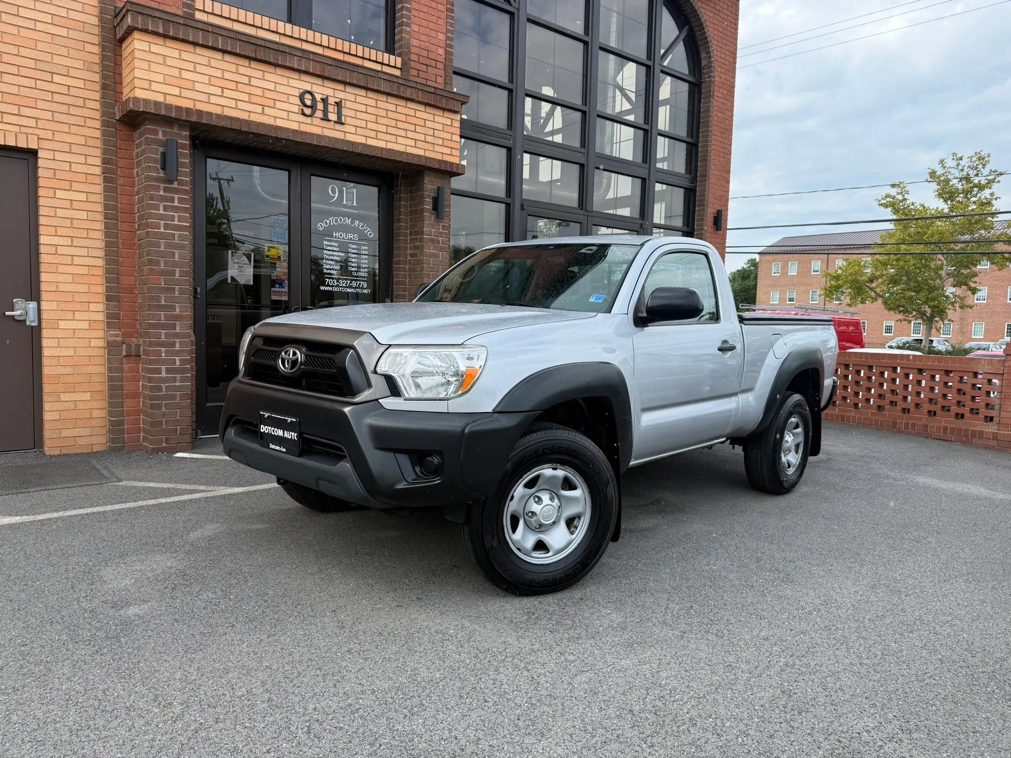 Used 2013 Toyota Tacoma 4x4 Regular Cab image 2