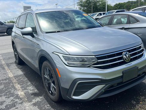 Used 2024 Volkswagen Tiguan SE w/ Panoramic Sunroof Package AWD/4WD image 7