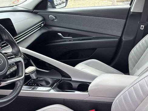 Used 2023 Hyundai Elantra Limited FWD image 23