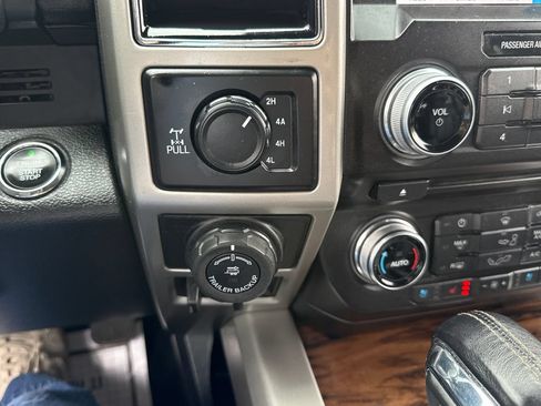 Used 2018 Ford F150 Lariat w/ Equipment Group 502A Luxury AWD/4WD image 42