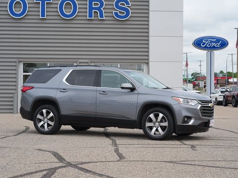 Used 2019 Chevrolet Traverse LT w/ LT Premium Package AWD/4WD image 2