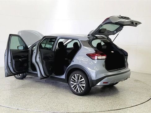Used 2024 Nissan Kicks SV FWD image 11