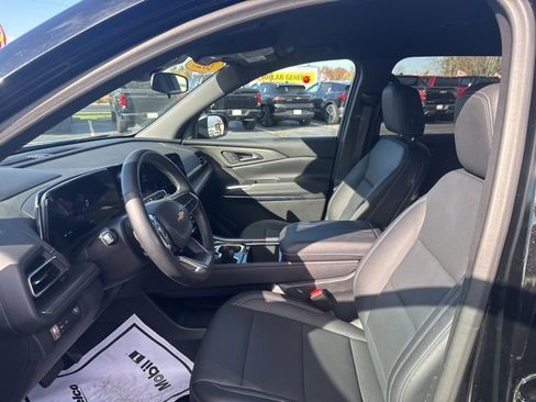 Used 2025 Chevrolet Traverse LT image 23