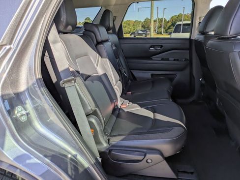 Used 2023 Nissan Pathfinder SL image 33