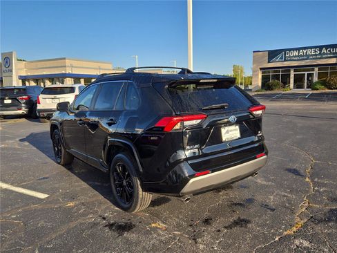 Used 2022 Toyota RAV4 SE image 24
