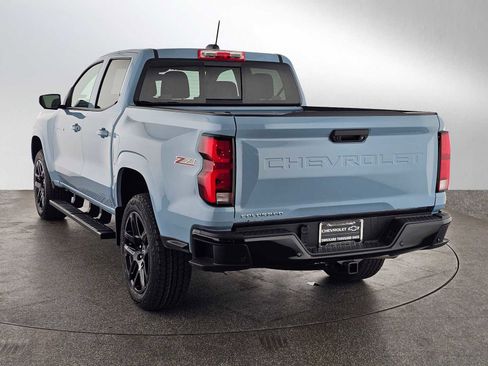 Used 2025 Chevrolet Colorado Z71 w/ Technology Package AWD/4WD image 5