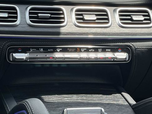 Used 2025 Mercedes-Benz GLS 450 4MATIC image 17