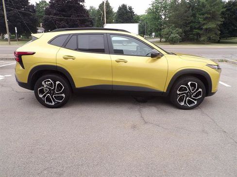 Used 2025 Chevrolet Trax RS w/ Driver Confidence Package FWD image 6