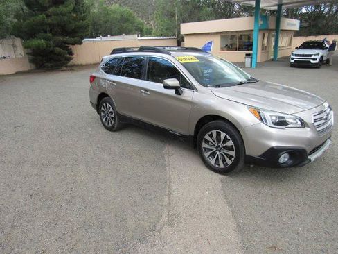 Used 2017 Subaru Outback 2.5i Limited AWD/4WD image 5