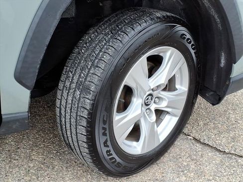 Used 2020 Toyota RAV4 XLE w/ Convenience Package image 4