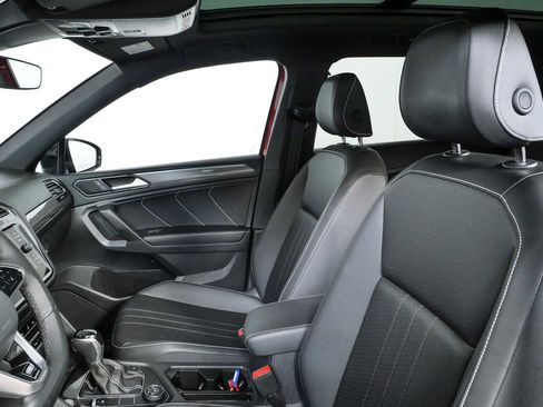 Used 2024 Volkswagen Tiguan SE R-Line image 8