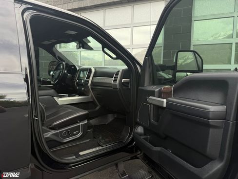 Used 2017 Ford F350 Platinum w/ Platinum Ultimate Package AWD/4WD image 20
