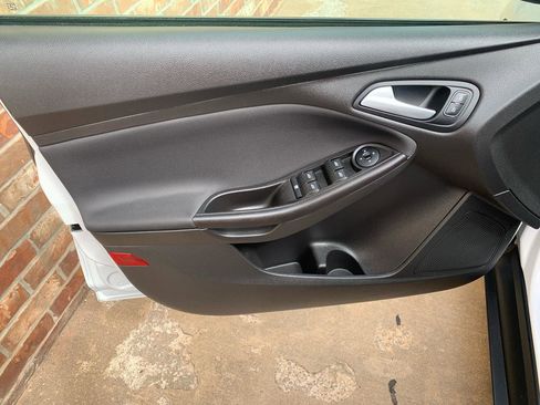 Used 2018 Ford Focus SE FWD image 21